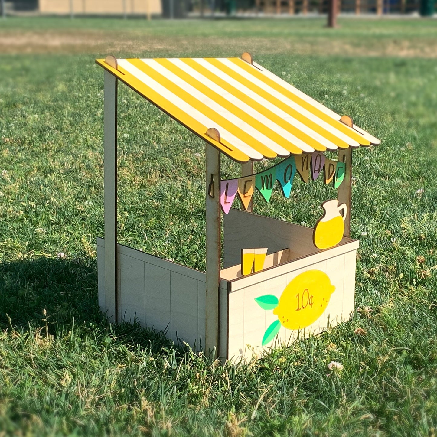 Guinea pig feeder/ Lemonade stand/ Guinea pig Portrait stand photo booth/ Guinea pig playground toy