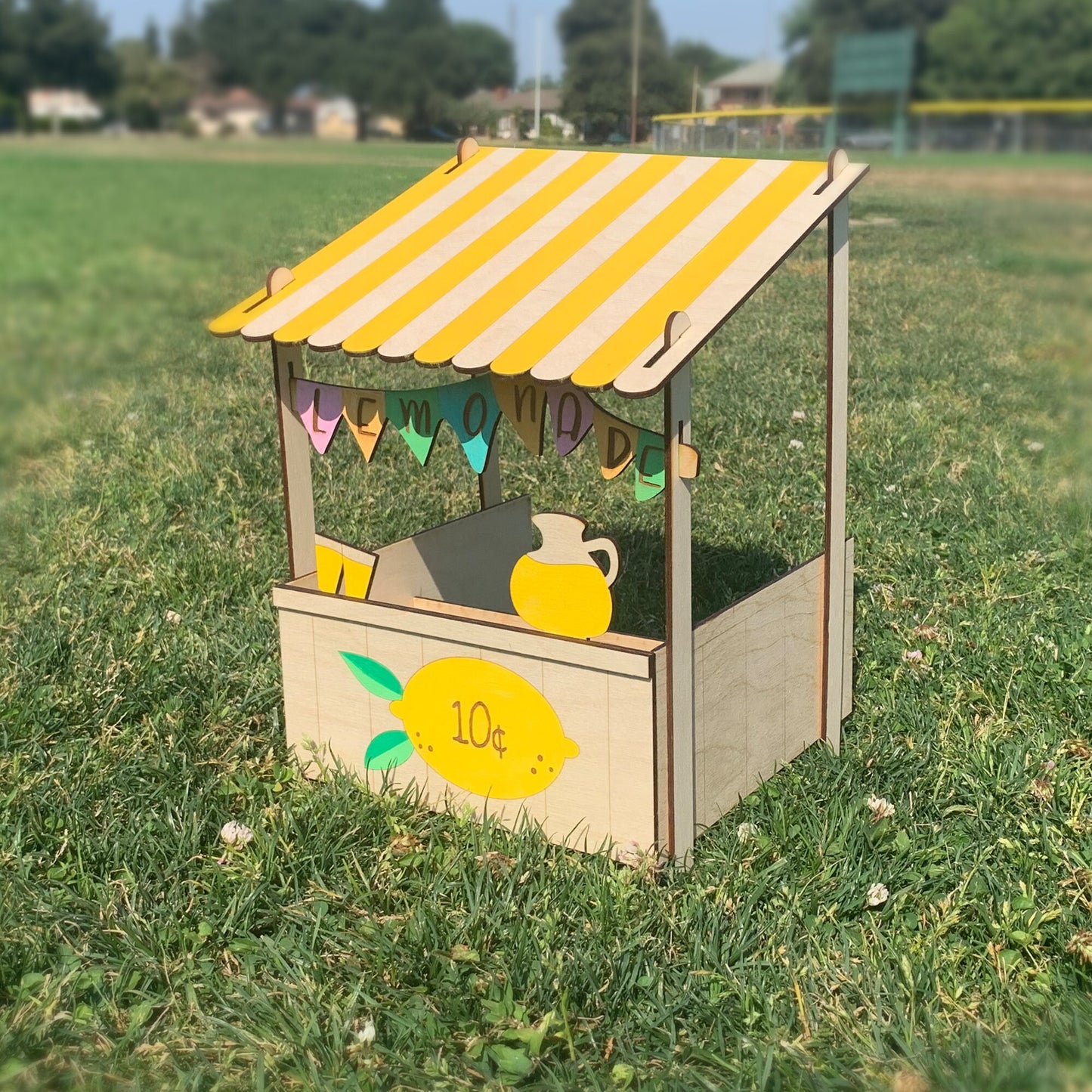 Guinea pig feeder/ Lemonade stand/ Guinea pig Portrait stand photo booth/ Guinea pig playground toy